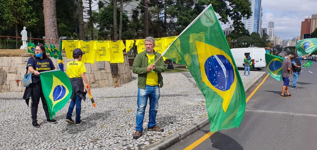 Bolsonaristas promovem manifestação no Centro Cívico de Curitiba. Veja fotos! 2 bolsonaristas curitiba 3