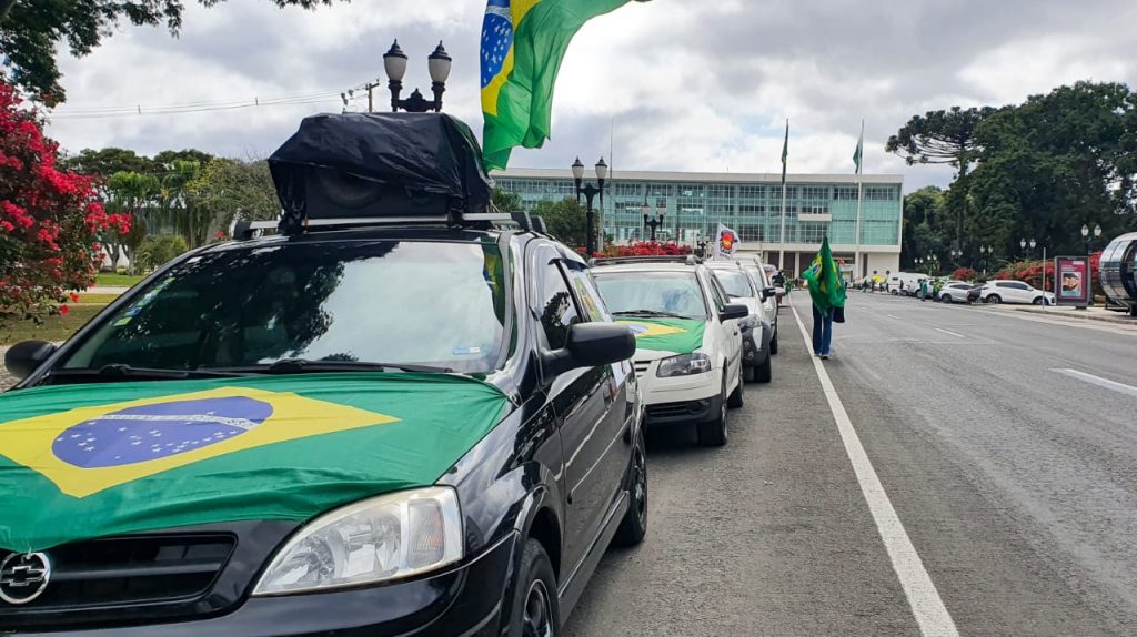 Bolsonaristas promovem manifestação no Centro Cívico de Curitiba. Veja fotos! 3 bolsonaristas curitiba 4