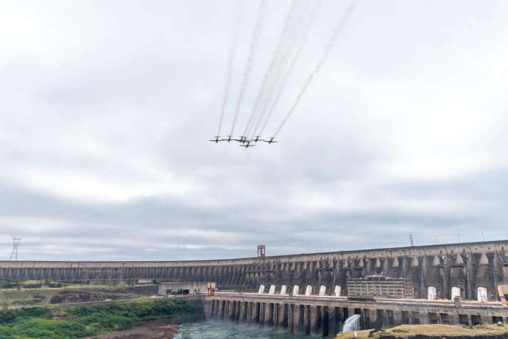 Esquadrilha da Fumaça sobrevoa Itaipu nos 47 anos da empresa 3 esquadrilah 2