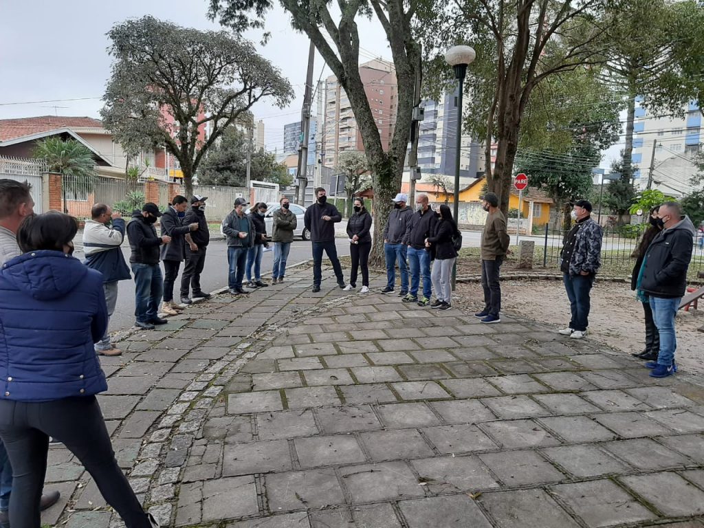 Moradores fazem ato em empresa de transporte coletivo de Curitiba beneficiada pela Prefeitura. Veja fotos! 1 protesto curitiba