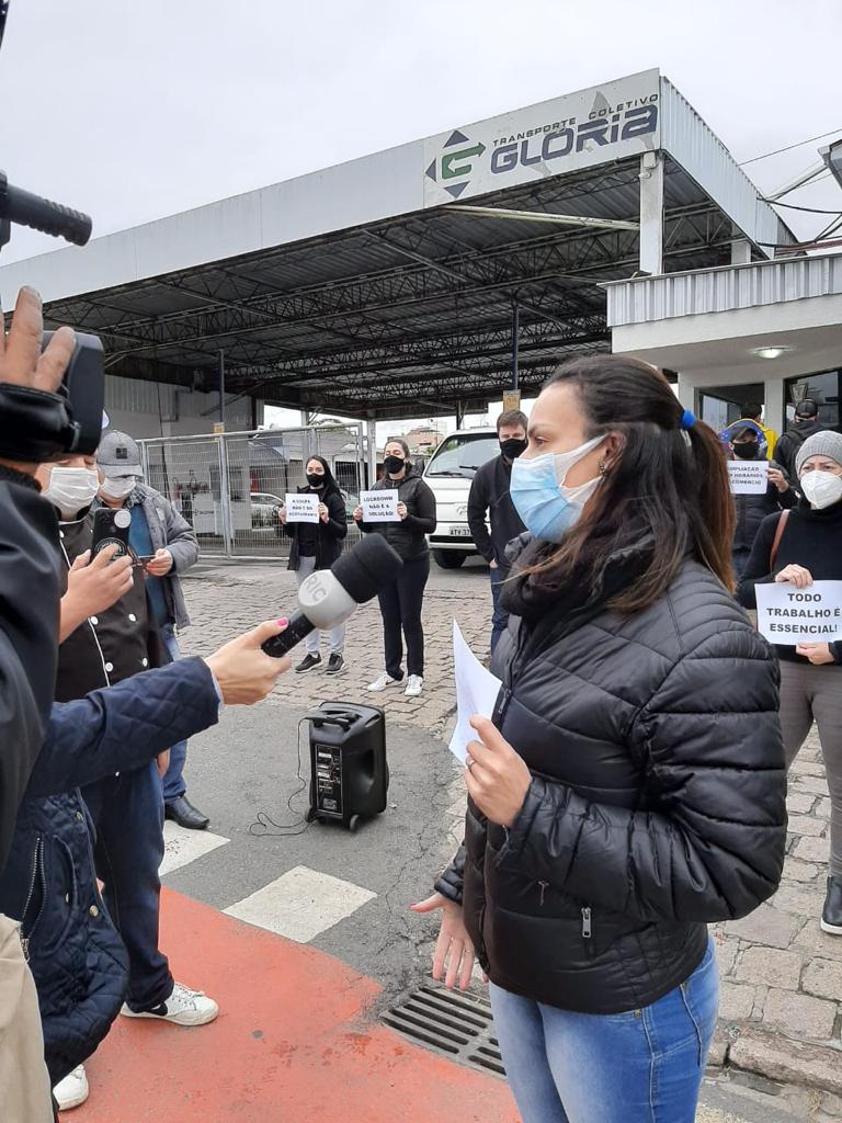 Moradores fazem ato em empresa de transporte coletivo de Curitiba beneficiada pela Prefeitura. Veja fotos! 2 protesto curitiba1