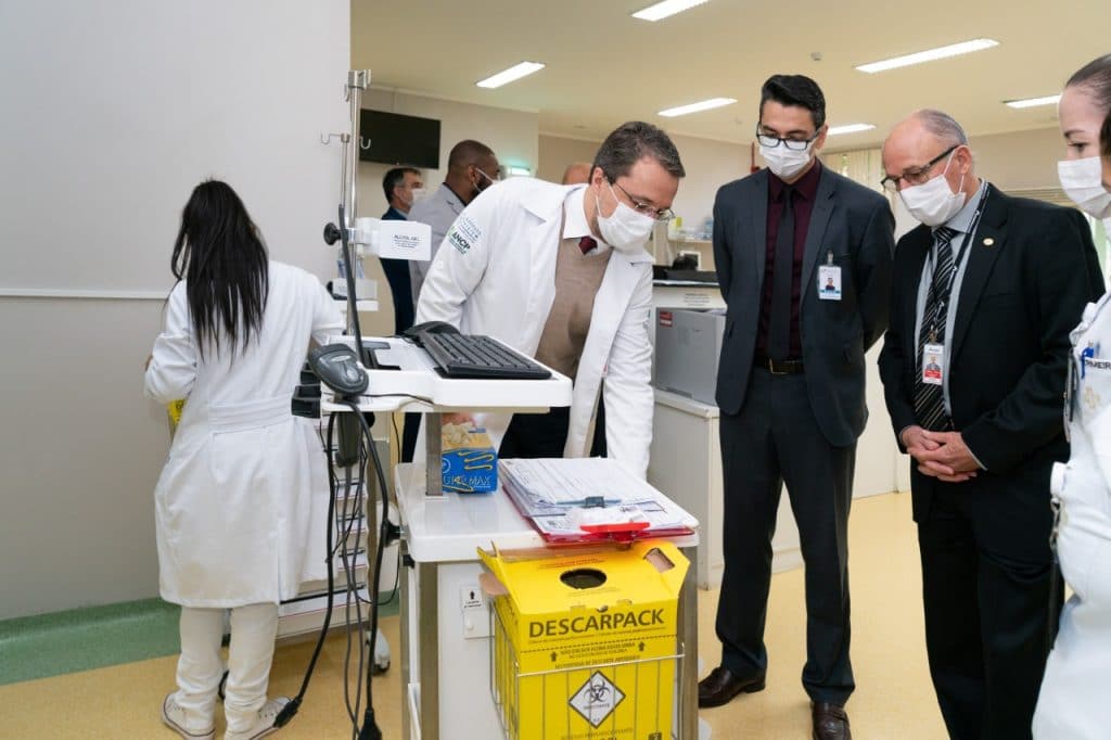 Diretor de Itaipu visita primeiro bloco reformado do plano de expansão do Hospital Costa Cavalcanti 1 visita 2