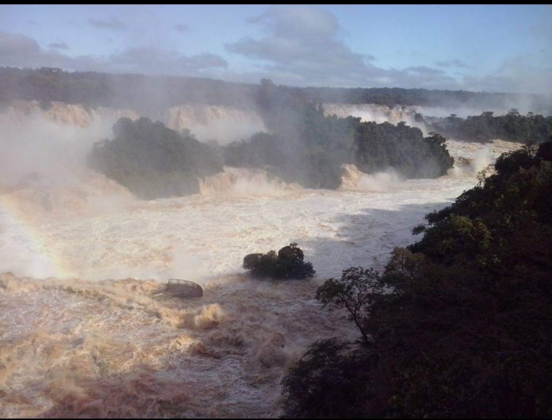 cheia das cataratas 2