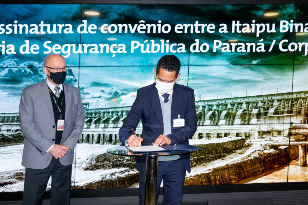 Itaipu firma convênio para reforçar frota dos Bombeiros 4 convenio