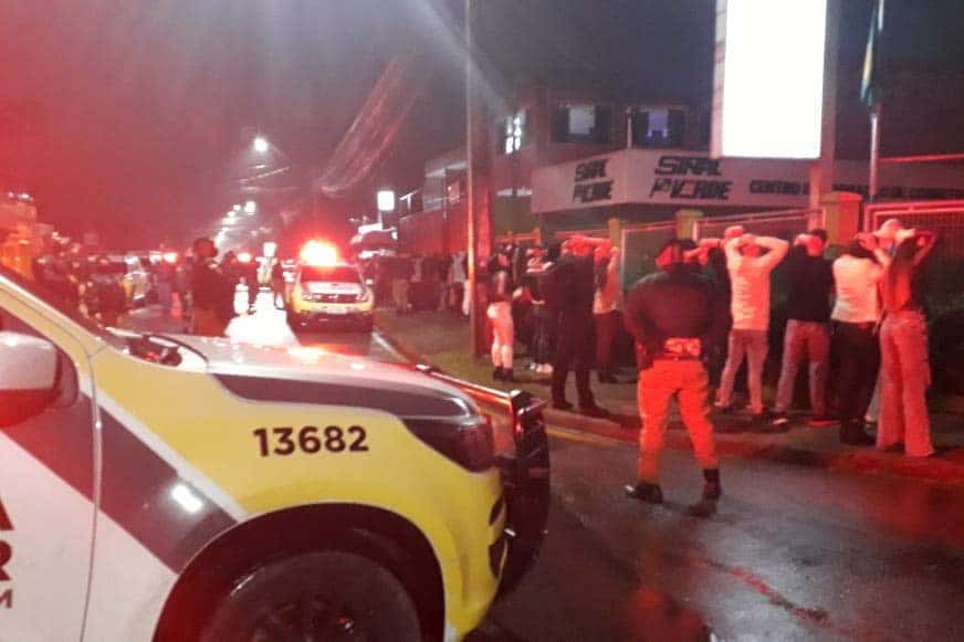Polícia encontra mais de 800 pessoas em aglomerações e fecha pontos comerciais em Curitiba 1 final de semana