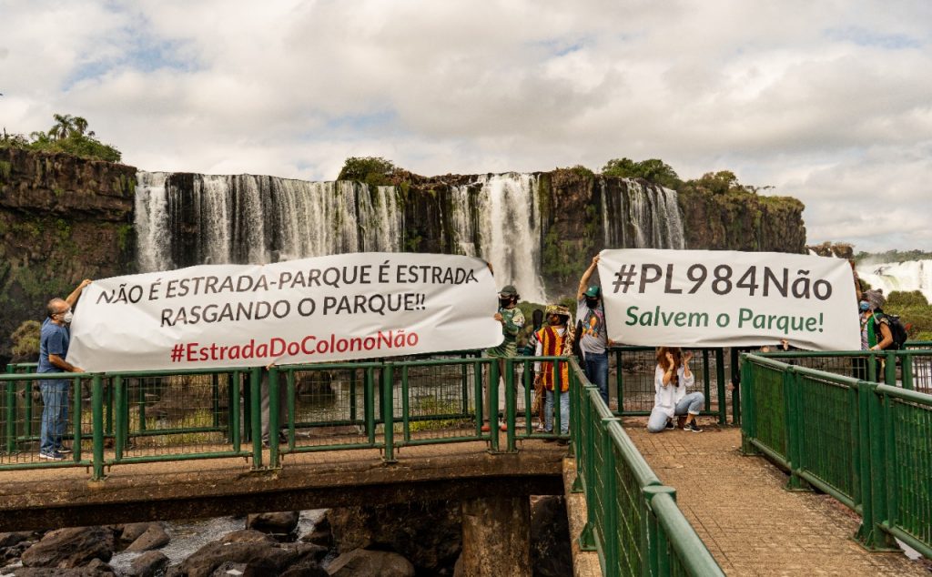 Cataratas do Iguaçu é cenário de protesto contra abertura de estrada em parque nacional 2 protesto 2