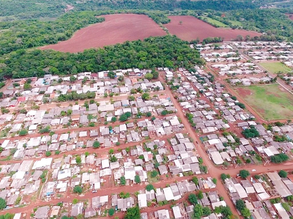 Solidariedade“Influenciadores do Bem” entregam cestas básicas na “Ocupação Bubas” em Foz do Iguaçu 1 porto meira