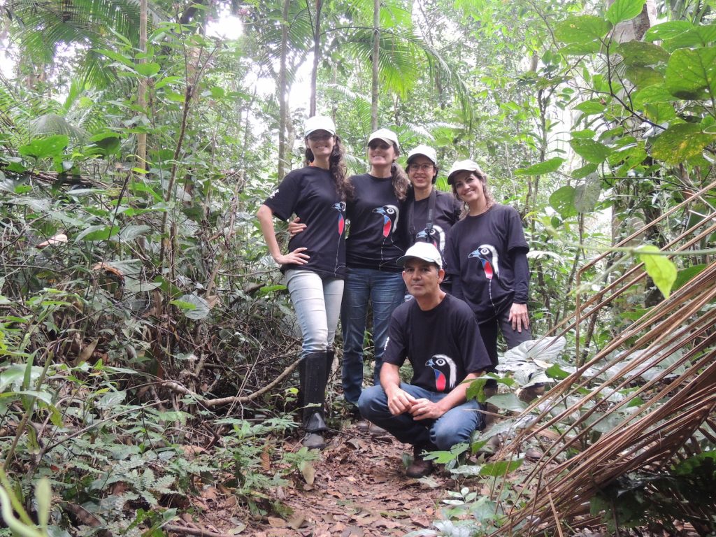 Equipe Projeto Jacutinga SAVE Brasil da esquerda para a direita Alecsandra Tassoni é a segunda