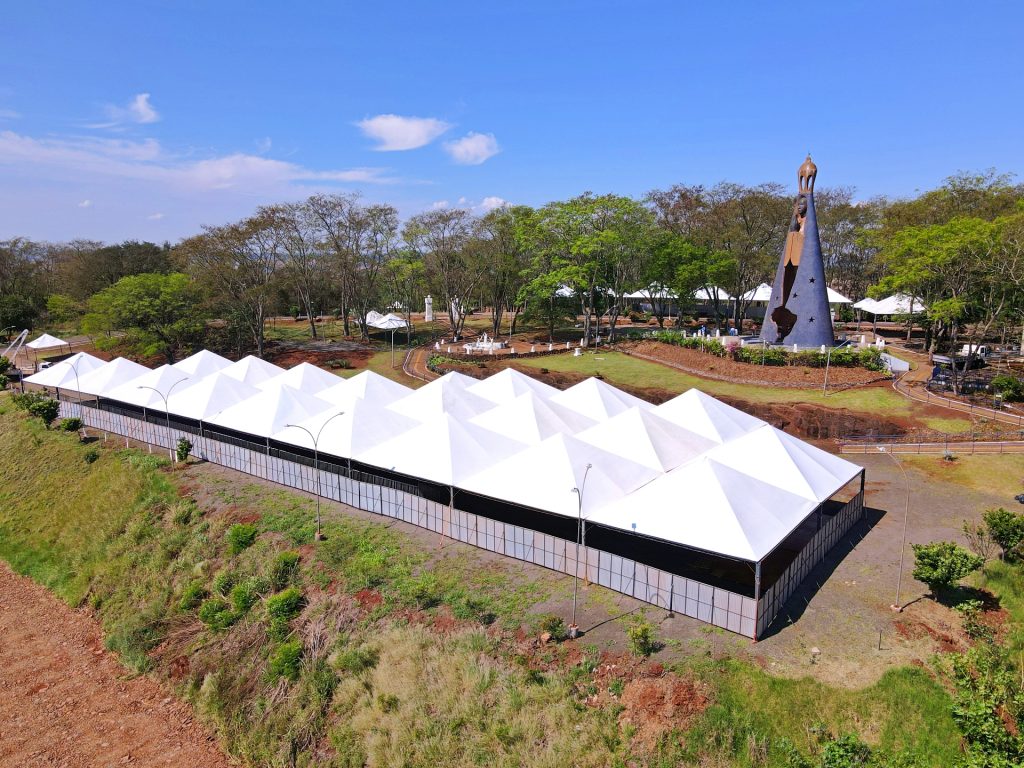 Itaipulândia instala tendas para romeiros no monumento de Nossa Senhora Aparecida 2 Foto 01