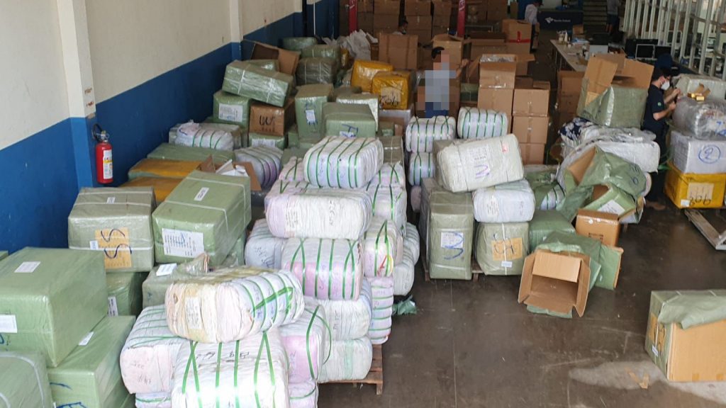 Receita Federal apreendeu carreta carregada com cerca de R$ 6,3 milhões em mercadorias 1 carreta 2
