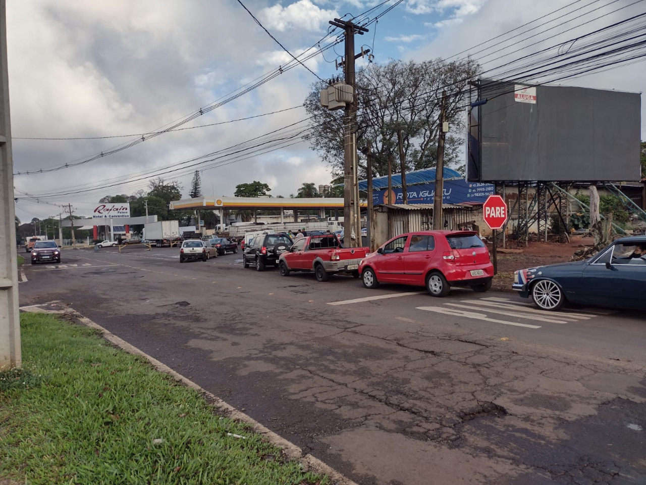 fila em posto foz