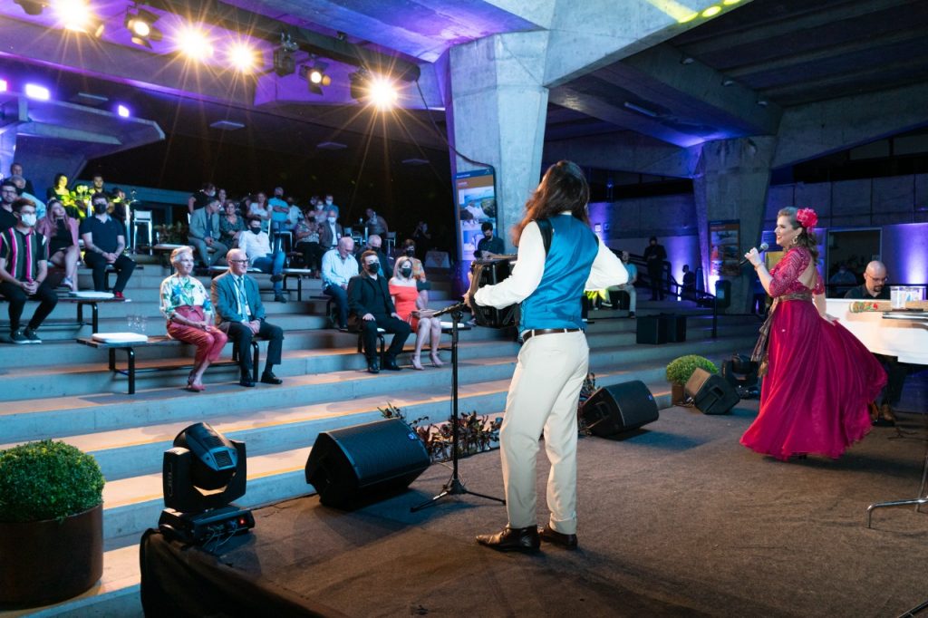 No Dia Mundial do Turismo, Itaipu anuncia volta da iluminação da barragem 1 show da itaipu