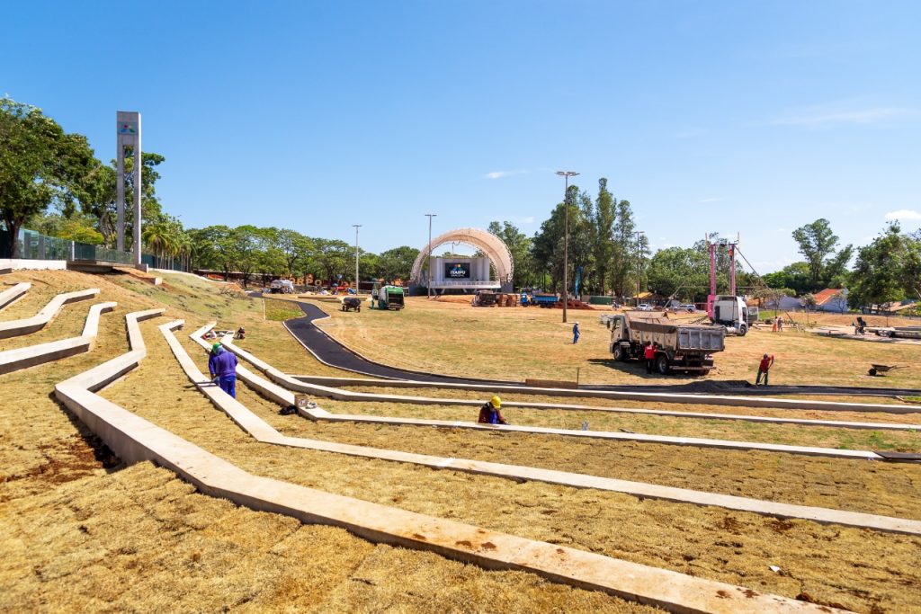 Obras do Gramadão entram na reta final para receber atrações natalinas em Foz do Iguaçu 1 gramadao vila a 1