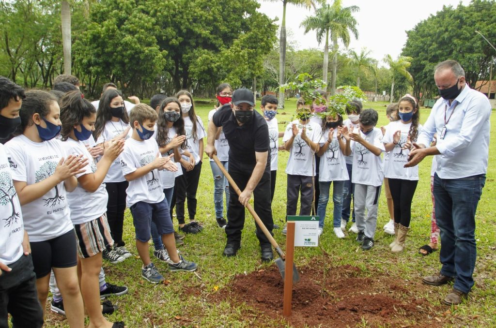 Itaipu e lindeiros concluem fase municipal da campanha de 24 milhões de árvores plantadas 2 itiapu e lindeiros 1