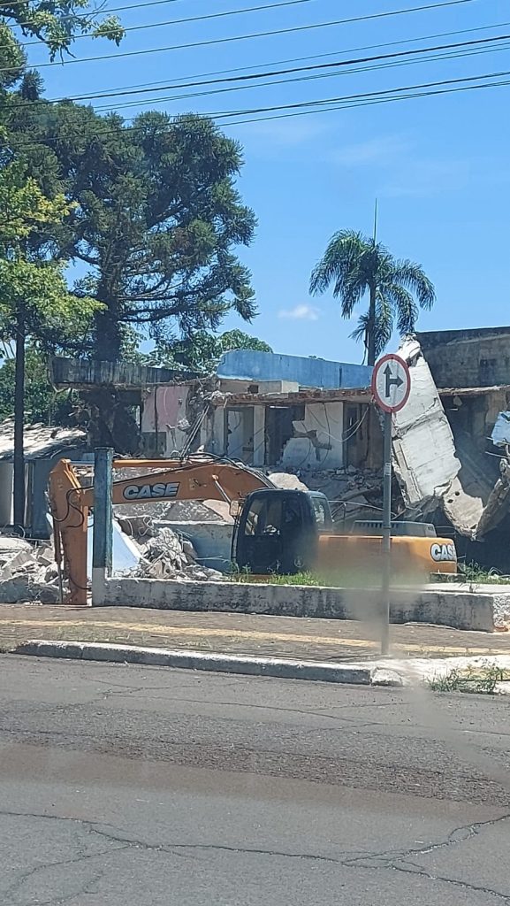Começa demolição da antiga Santa Casa de Foz do Iguaçu 1 santa casa 1