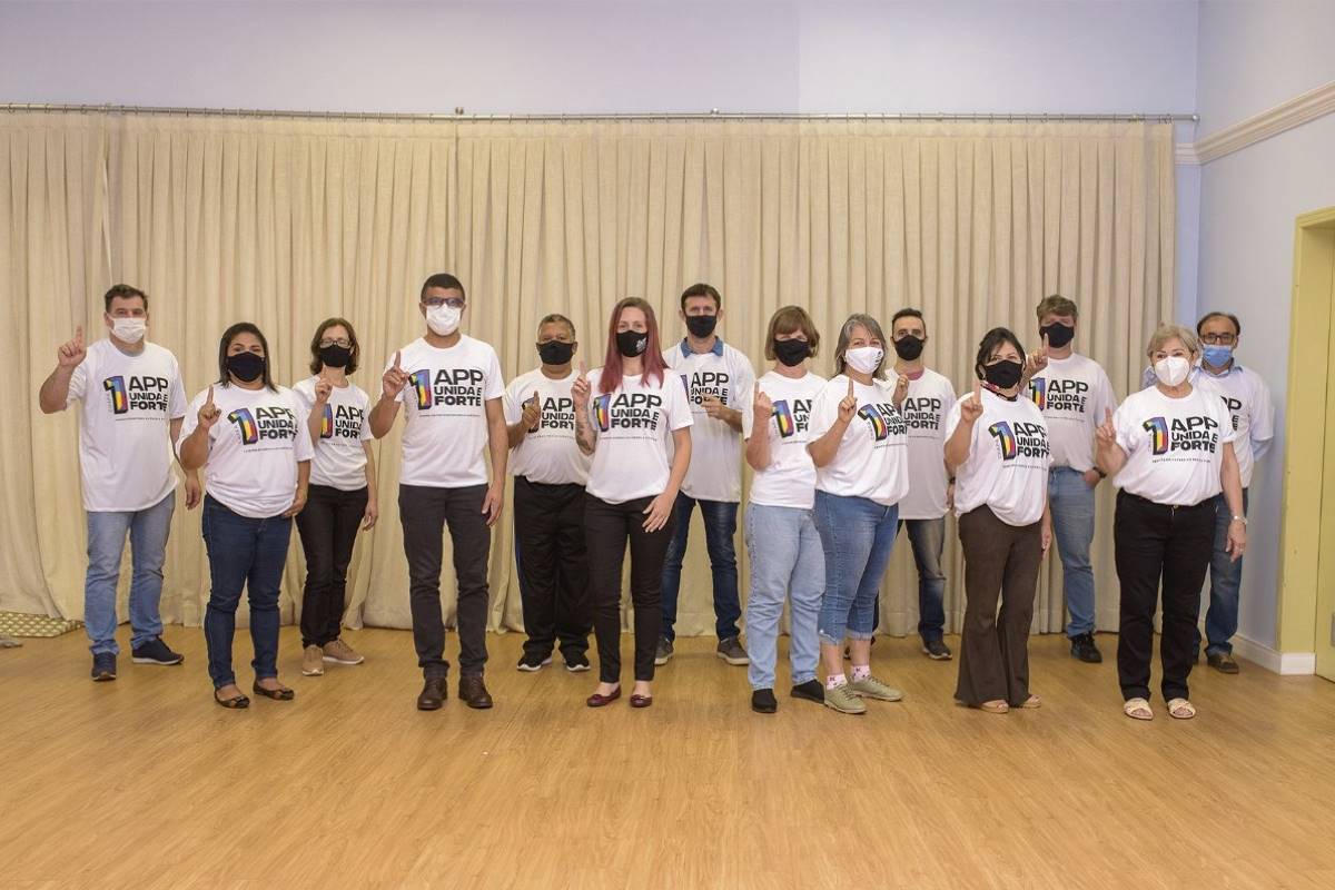 Integrantes da chapa eleita para dirigir a APP Sindicato Foz Foto Divulgacao