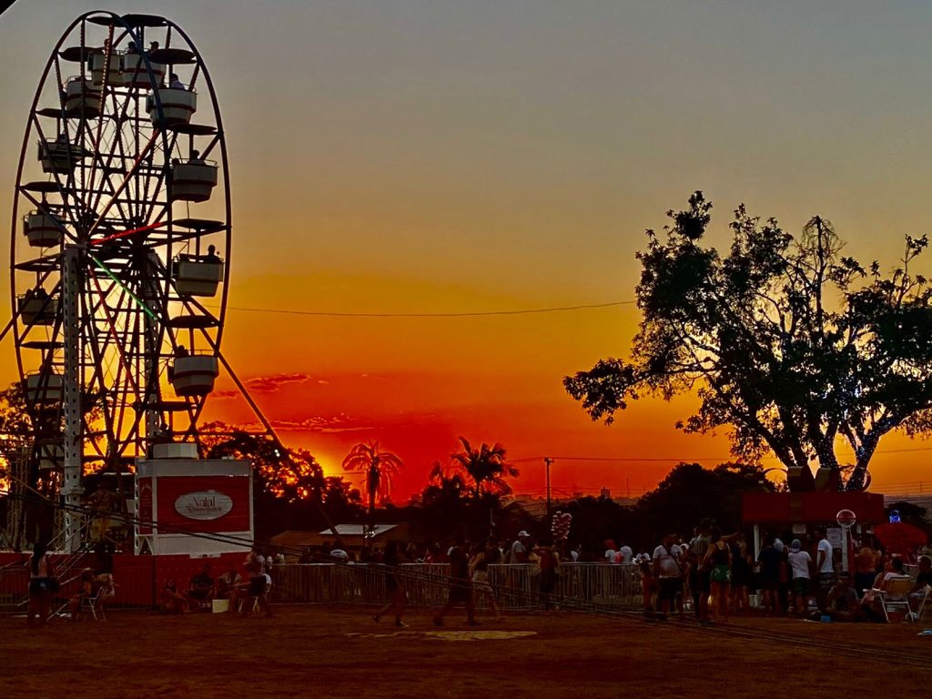 Natal de Águas e Luzes arrecada alimentos para ceia da população mais vulnerável de Foz do Iguaçu 1 itaipu nata l1