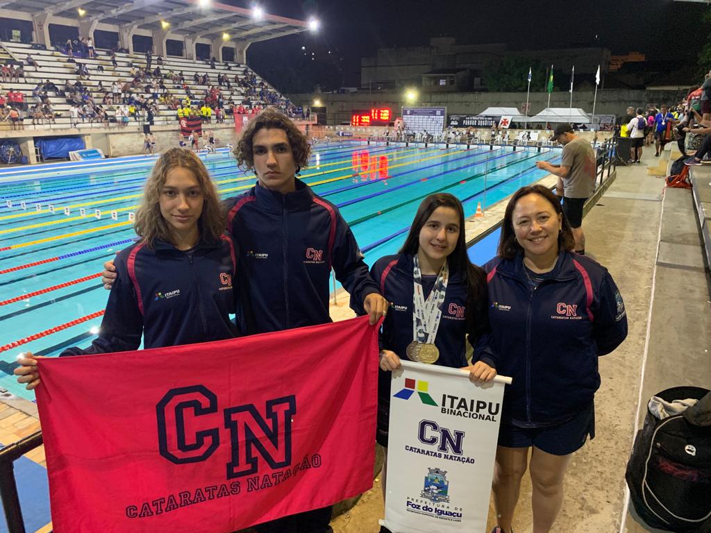 Nadadora iguaçuense conquista medalha de ouro em Campeonato Brasileiro Juvenil 1 Nadadora iguaçuense conquista medalha de ouro em Campeonato Brasileiro Juvenil