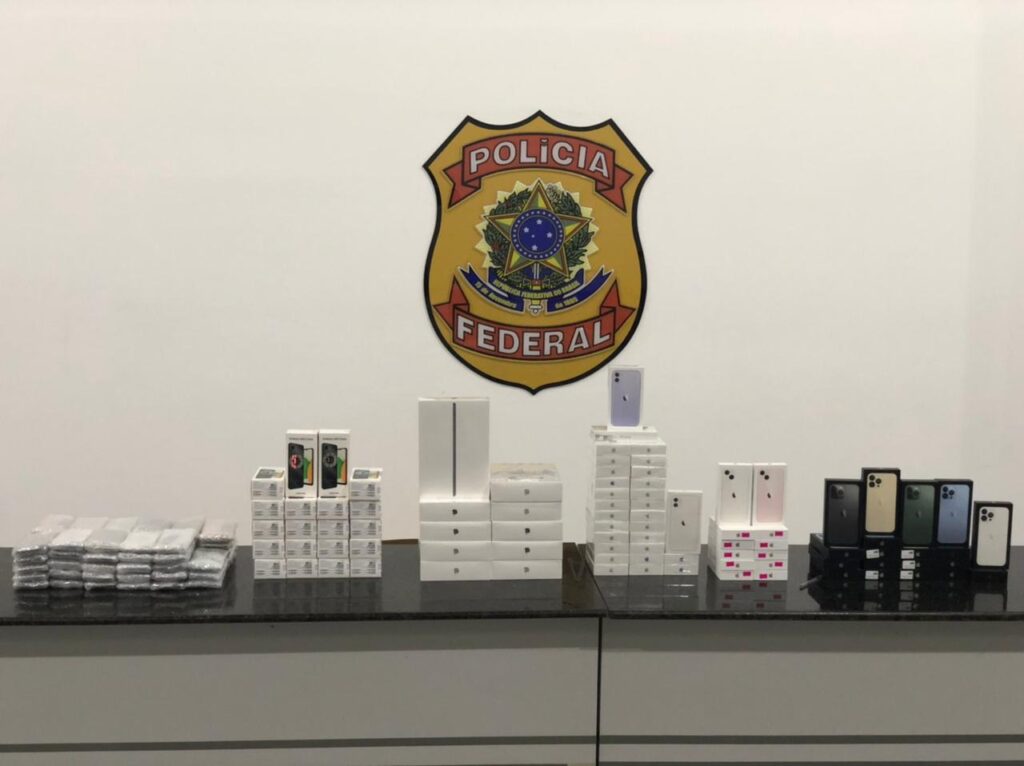 Polícia Federal prende homem com grande quantidade de eletrônicos no Aeroporto das Cataratas 1 iphone