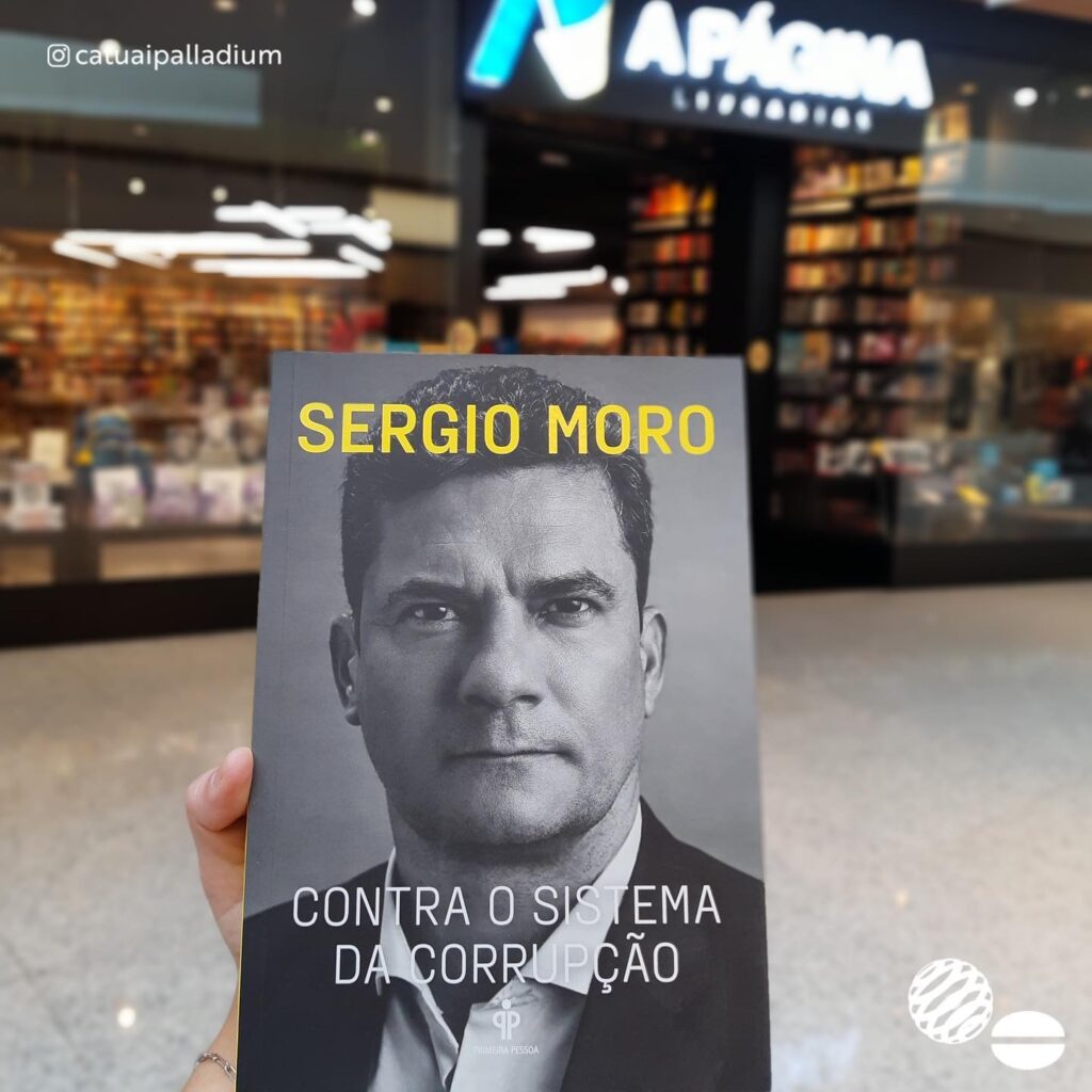 Sergio Moro autografa livro no shopping Catuaí Palladium de Foz do Iguaçu 1 moro