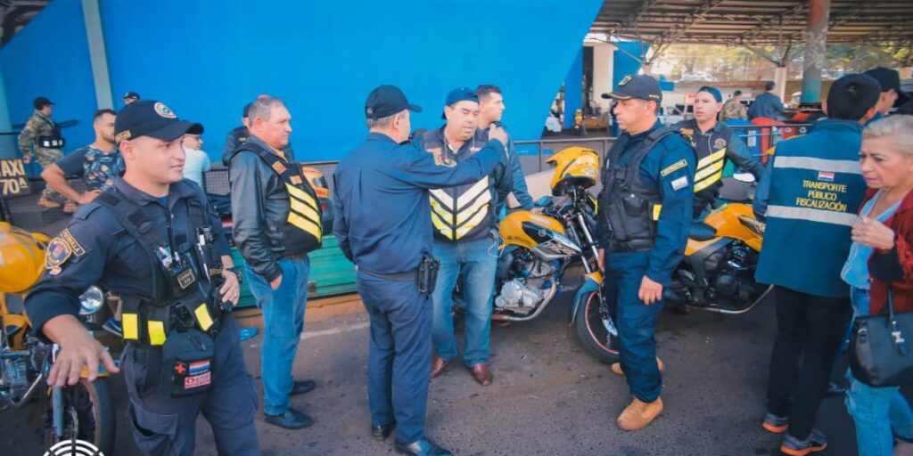 Acessos à Ponte de Amizade ficaram congestionados nesta manhã de quinta-feira, 07 2 moto taxi 324