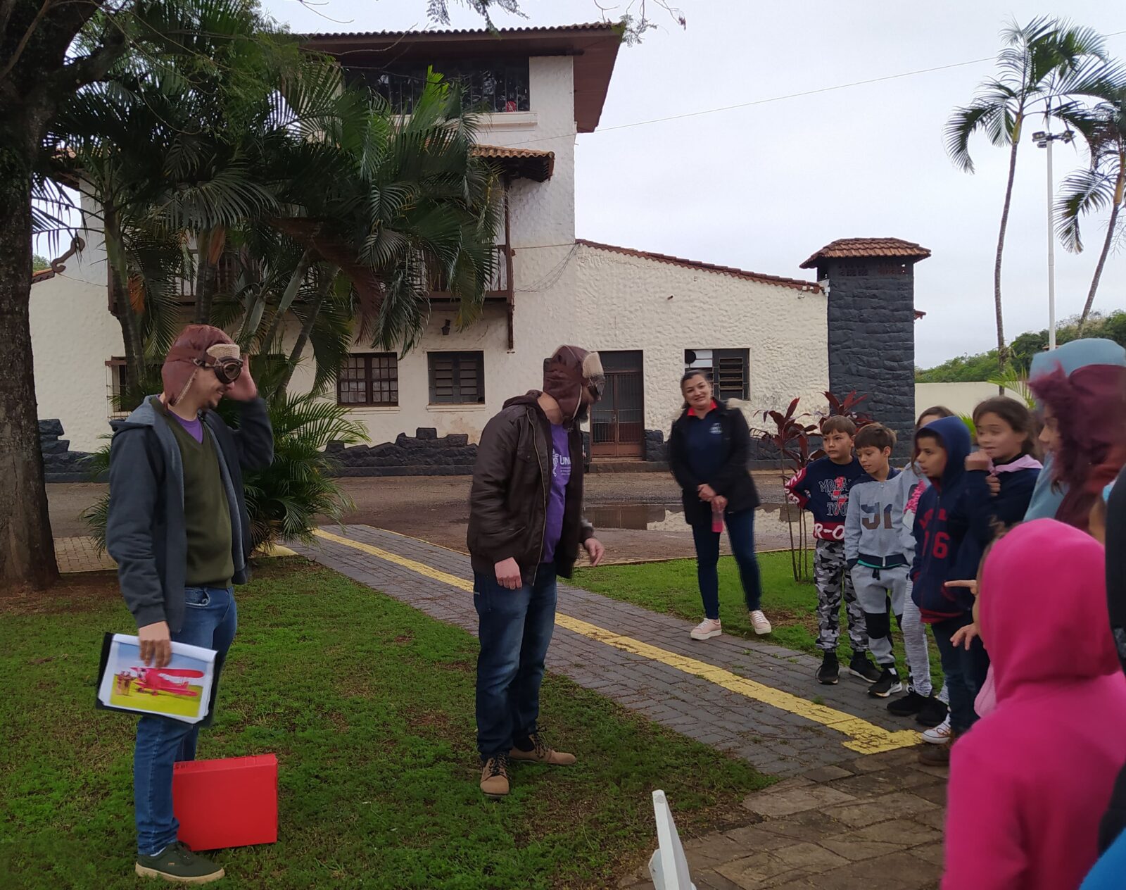 Estudantes visitam Espaço de Memória do primeiro aeroporto de Foz 1 aeroporto farol