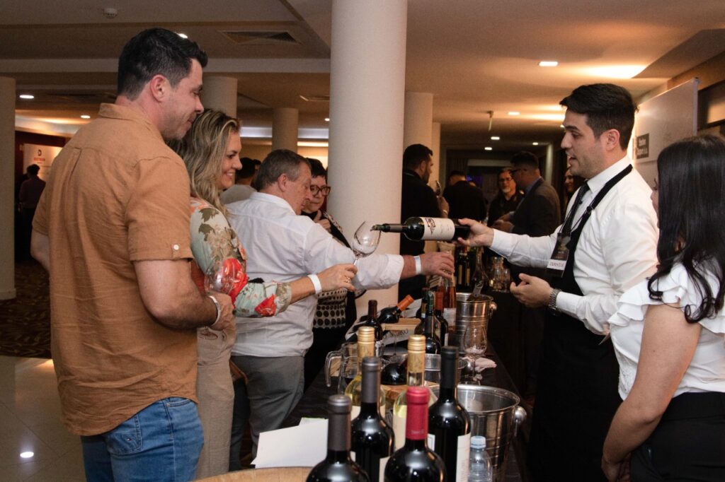 Feira Viva el Vino! supera expectativa e atrai mais de 600 pessoas 1 evento 423