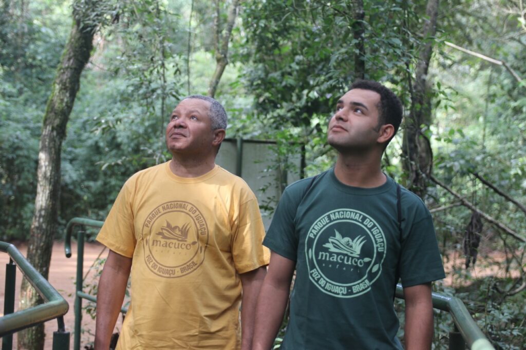 Macuco Safari homenageia pai piloto que leva milhares de turistas para o batismo nas Cataratas 2 macuco homenagem 43 1