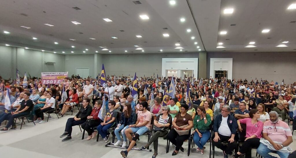 Lançamento da candidatura de Rosa Maria reúne mais de mil pessoas em Foz do Iguaçu 4 rosa maria 346 e1661860410407