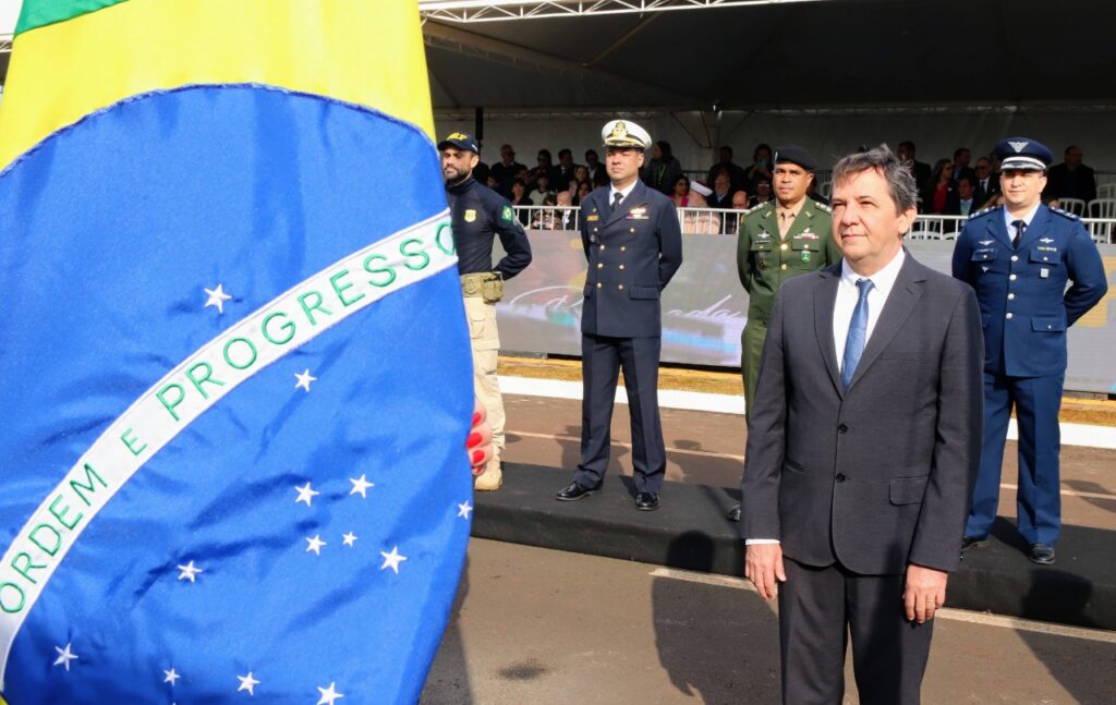 Cerca de 20 mil pessoas prestigiam o desfile de 7 de Setembro em Foz do Iguaçu 4 7de 80