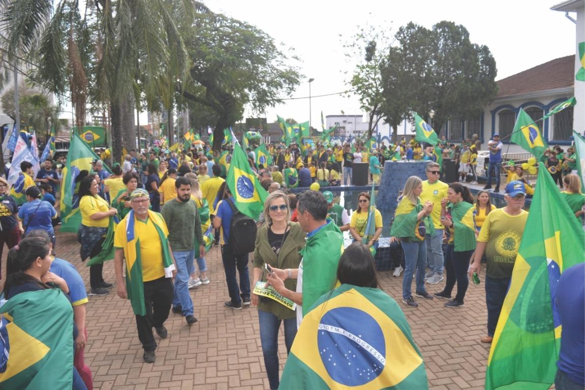 Bolsonaristas de Foz lotam Praça do Mitre em apoio ao presidente 1 bolsonaristas