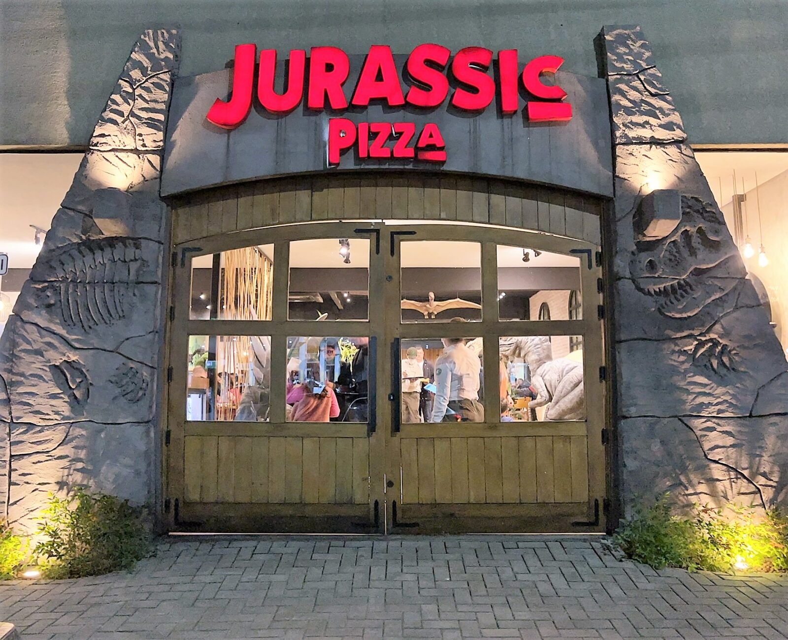 Jurassic Pizza atrai moradores de Foz visitantes de outros estados e ate turistas de outros paises. Foto Izabelle Ferrari