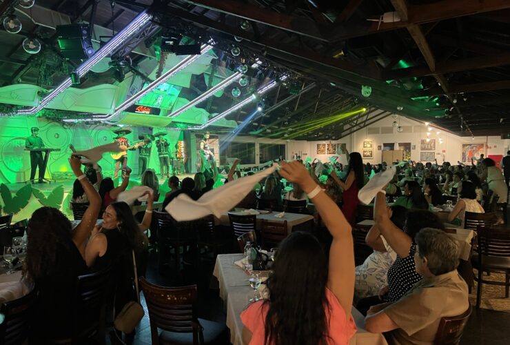 Profissionais da educacao assistiram ao tradicional show latino. Foto Izabelle Ferrari