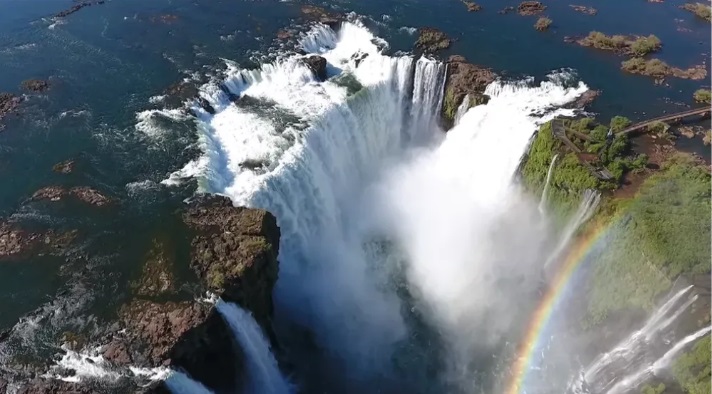 Passarela no lado argentino das Cataratas parcialmente destruída após alta vazão 1 passarela argentina 1