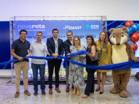 Corte da faixa para o lancamento da rota Foz do Iguacu Santiago
