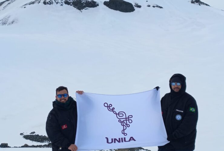 Professor Michel Passarini e egresso da UNILA na Antartica