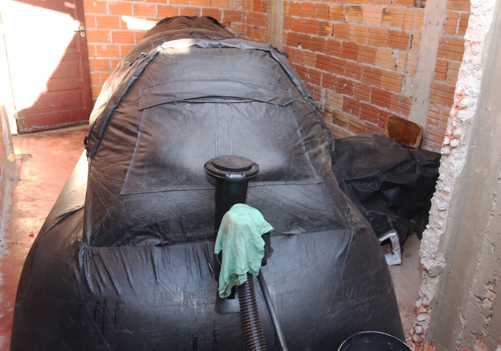 Moradores do Bubas, em Foz, vão transformar lixo orgânico em biogás e biofertilizante 2 biodigestor