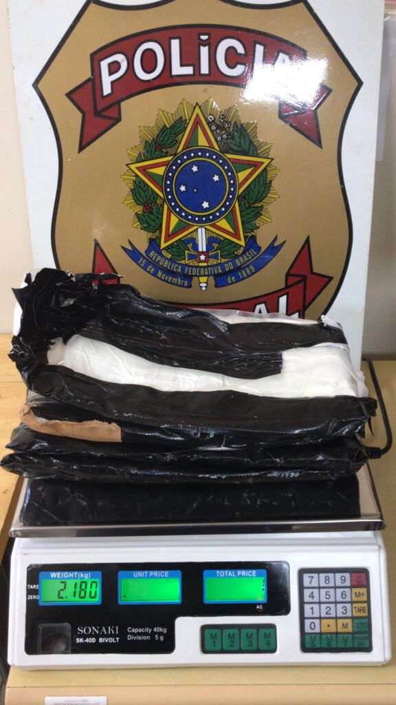 PF prende paraguaia com 2,180 quilos de cocaína, no Aeroporto de Foz do Iguaçu 2 cocaina