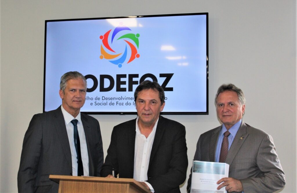 Itaipu entrega ao Codefoz projeto da Avenida Beira Rio e obra concluída do mercado público 2 itaipu codefoz