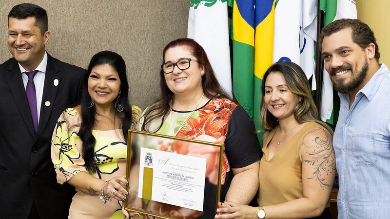Secretaria da Educação de Foz recebe Moção de Aplauso em reconhecimento à nota do IDEB 1 professores recebem 202 1