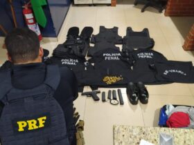 Coletes e armas