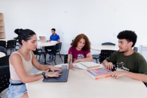 Considerada a Universidade mais internacional do Brasil, a UNILA tem alunos de 39 nacionalidades e recebe estudantes refugiados e portadores de visto humanitário desde 2018