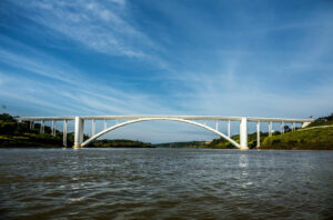 Ponte da Amizade, onde está localizada a estação hidrométrica de Itaipu.