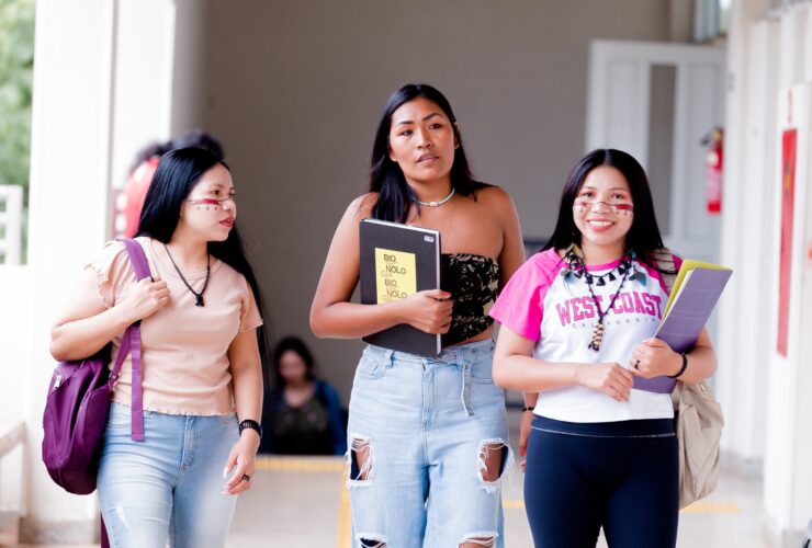 estudantes indigenas