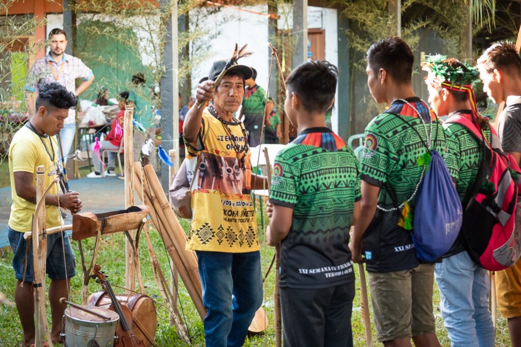 Semana Cultural Indígena na comunidade Tekoha Ocoy resgata cultura Avá-Guarani 2 indios