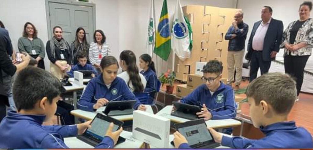 Deputado Hussein Bakri entrega mais de 1,9 mil tablets a colégios da região de Foz 3 deputado3