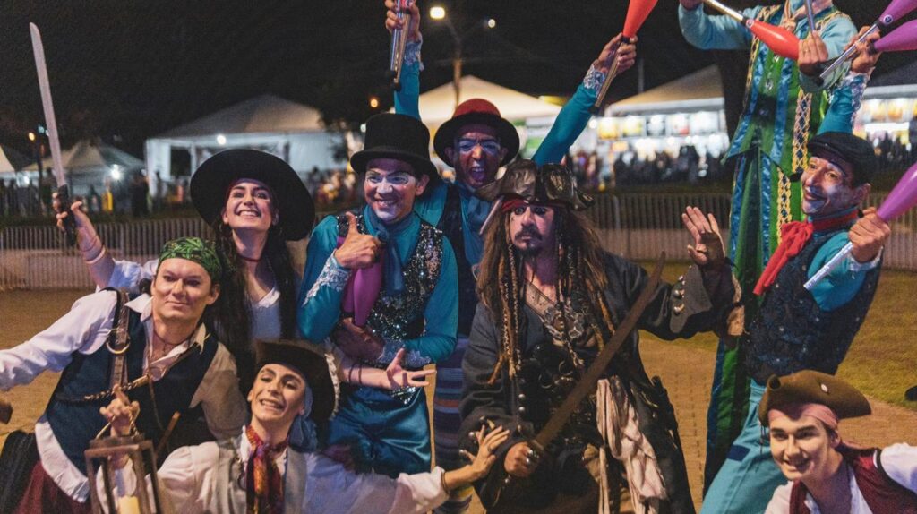 Fartal começa com muita música, diversidade gastronômica e grande público 1 fartal2 3