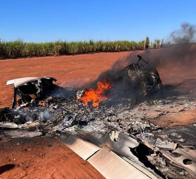 FAB identifica aeronave suspeita no Paraná; Piloto pousa e ateia fogo na mesma 1 aeronave378 e1688486951993