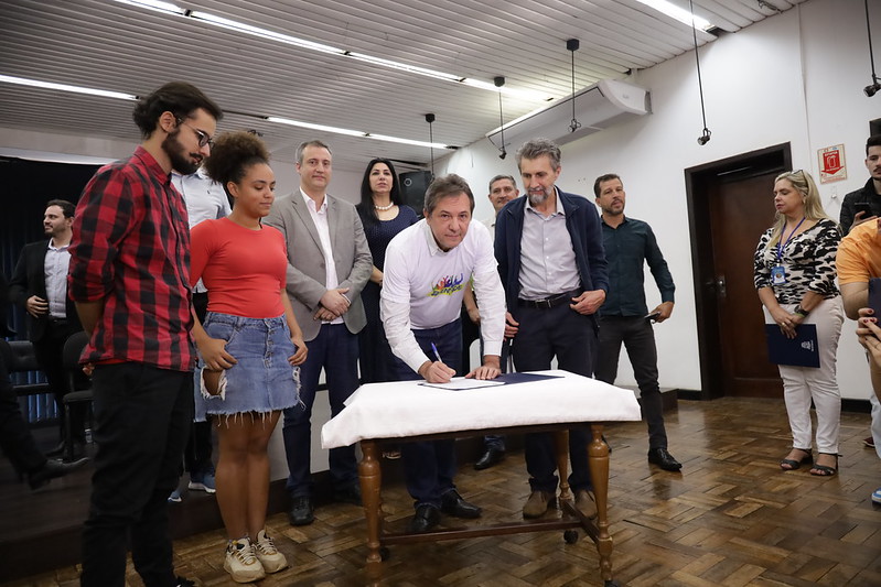Dia histórico: Sancionada a Lei do Passe Livre para estudantes de Foz do Iguaçu 2 chico 3 1