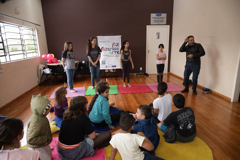 Crianças de Foz se divertem na Colônia de Férias da Estação Cultural, na Vila C 2 crianass 1